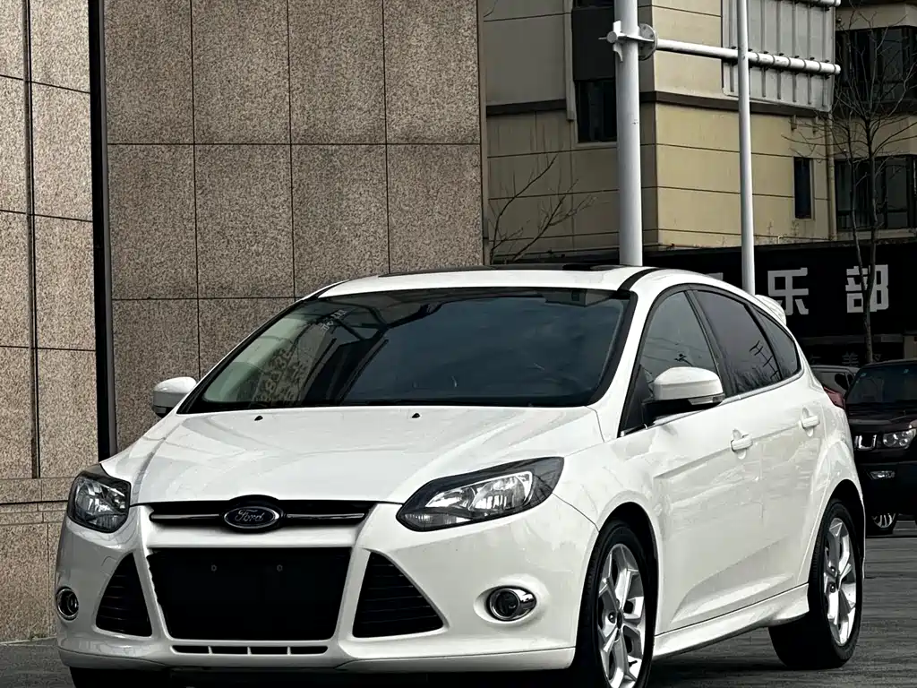 Ford Focus 2014 — фото 3