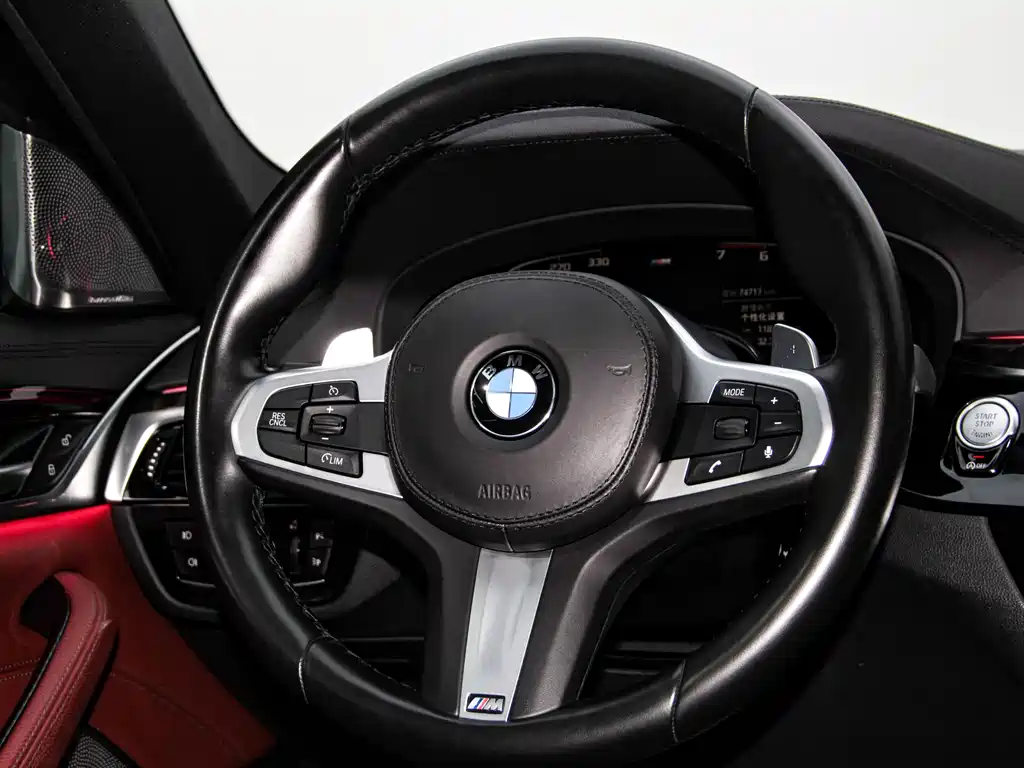 BMW 5 Series 2019 — фото 8