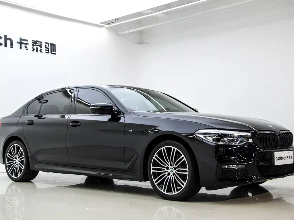 BMW 5 Series 2019 — фото 17