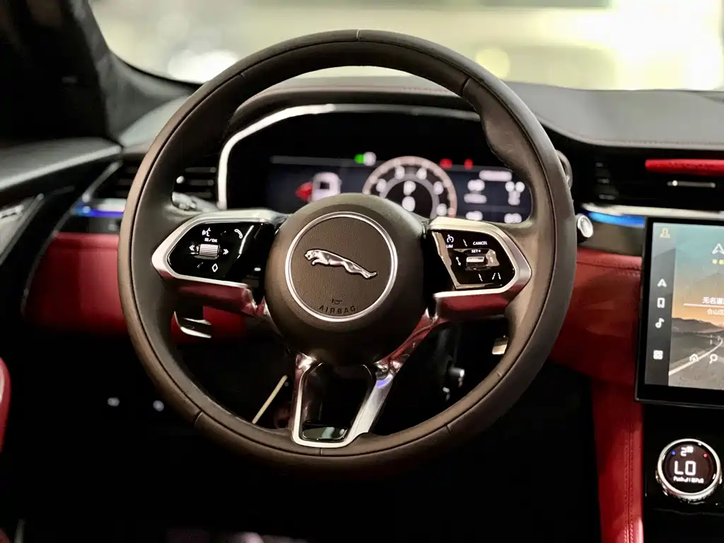 Jaguar F-PACE 2023 — фото 14