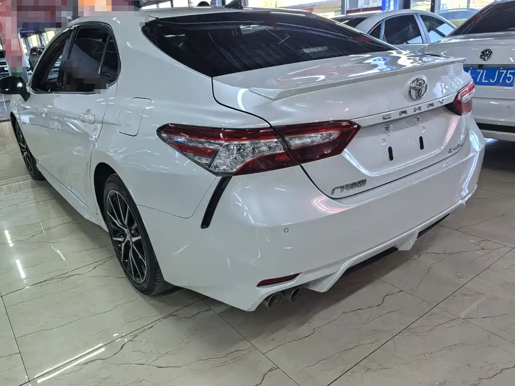Toyota Camry 2022 — фото 4