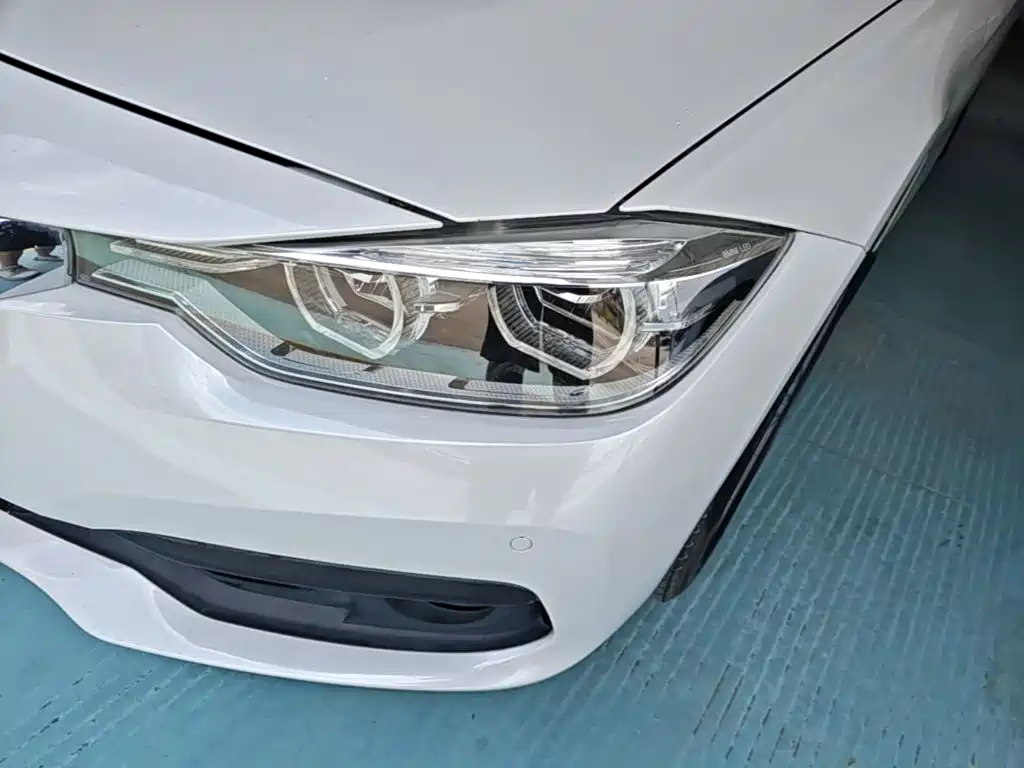 BMW 3 Series 2017 — фото 18
