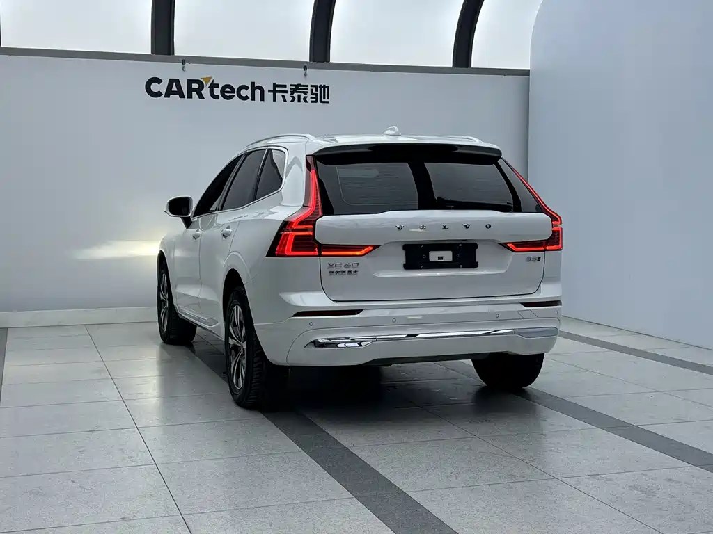 Volvo XC60 2022 — фото 4