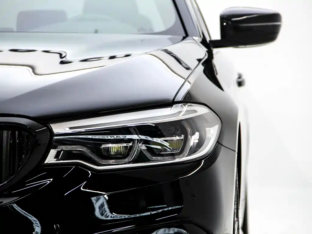 BMW 5 Series 2019 — фото 15