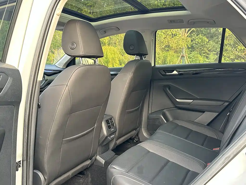 Volkswagen T-Roc 2023 — фото 7