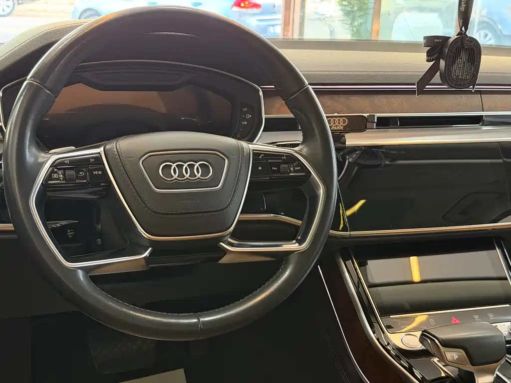 Audi A8 2019 — фото 9