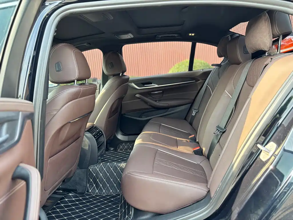 BMW 5 Series 2022 — фото 12