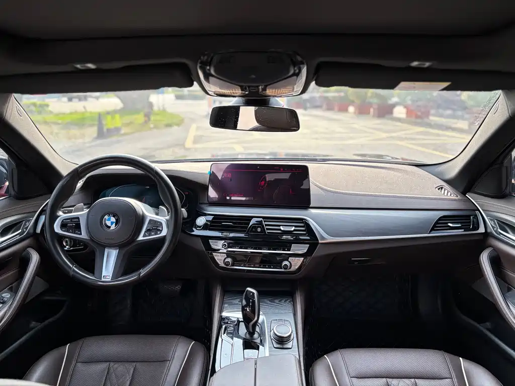 BMW 5 Series 2022 — фото 13