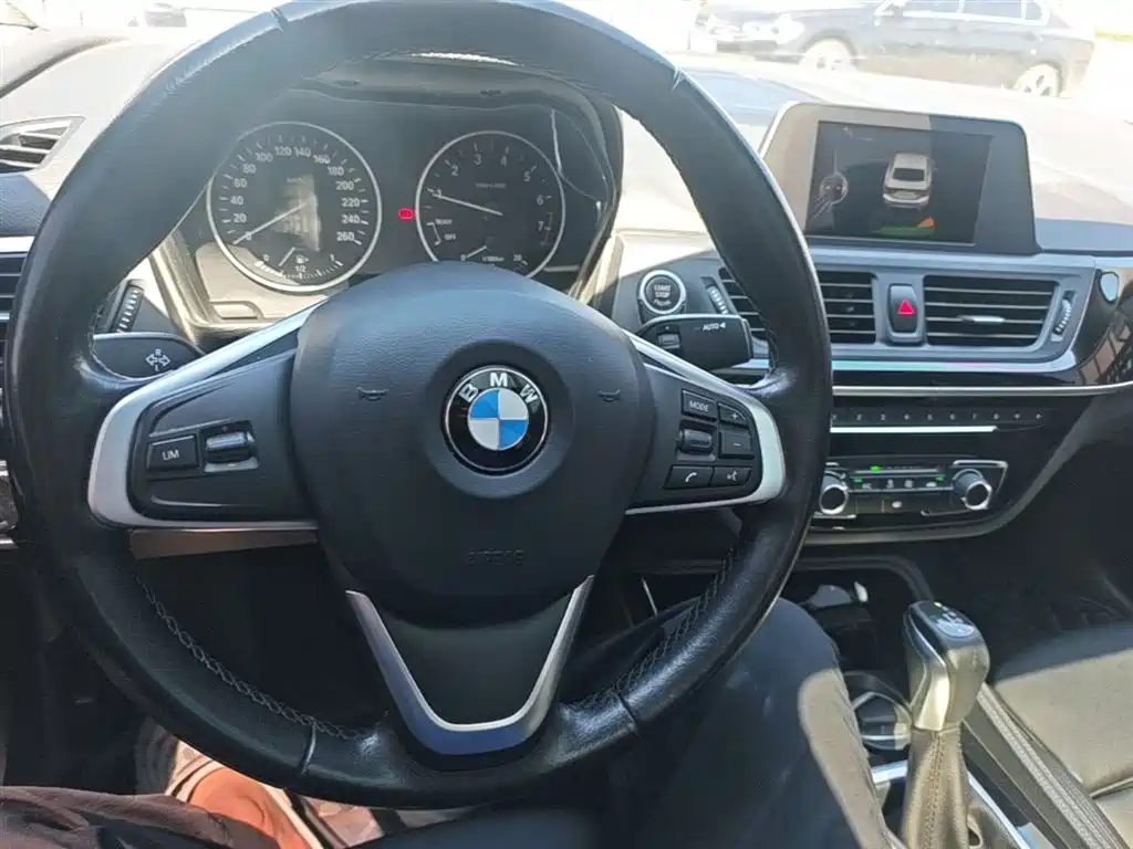 BMW 1 Series 2017 — фото 10