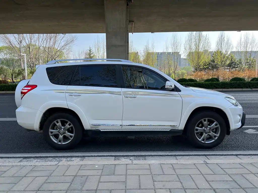 Toyota RAV4 2012 — фото 31