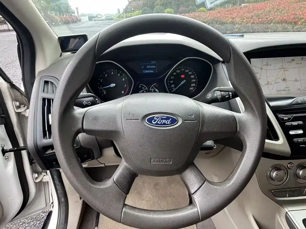 Ford Focus 2014 — фото 13