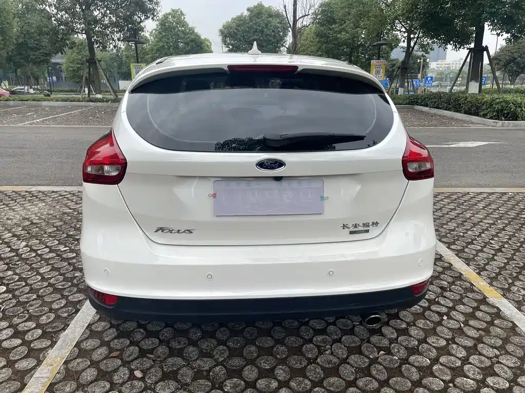 Ford Focus 2018 — фото 12