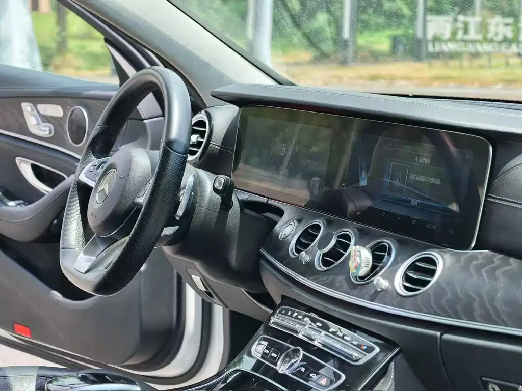 Mercedes-Benz E-Class 2017 — фото 13