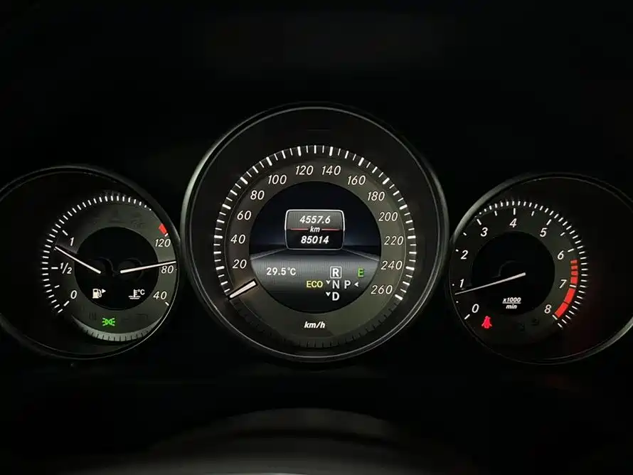 Mercedes-Benz E-Class 2015 — фото 11