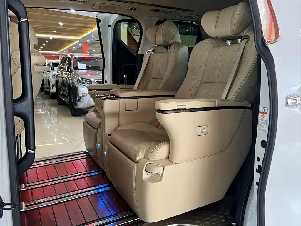 Toyota Alphard 2019 — фото 8