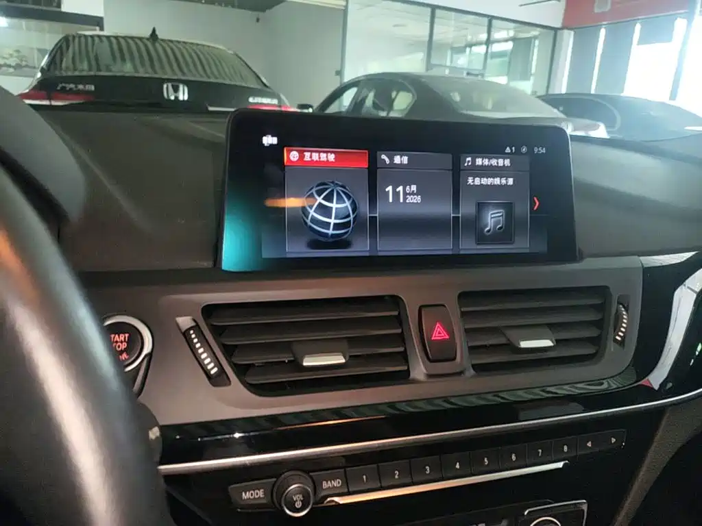 BMW 1 Series 2019 — фото 13