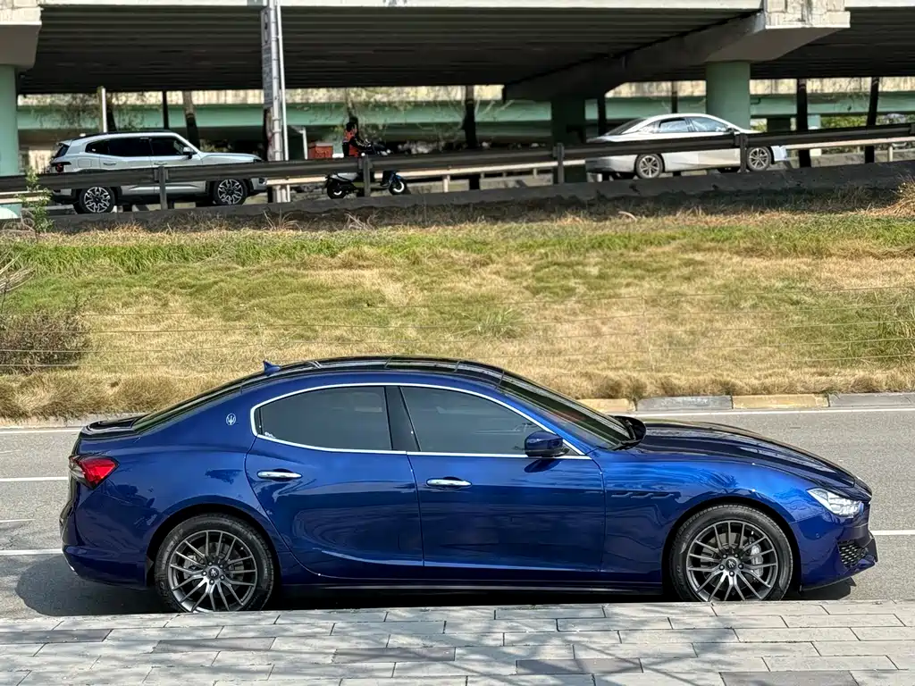 Maserati Ghibli 2021 — фото 4
