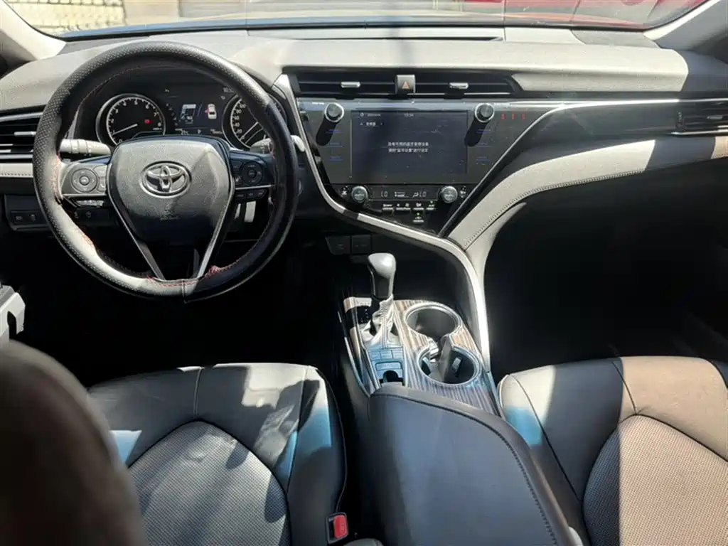 Toyota Camry 2019 — фото 10