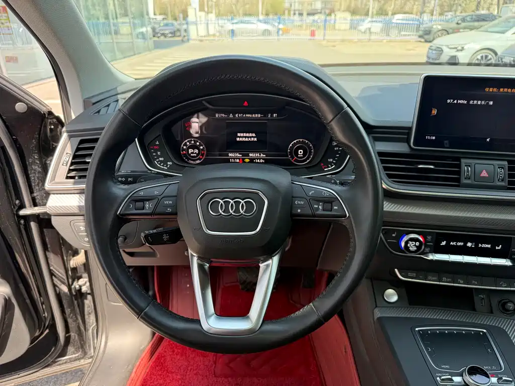 Audi Q5L 2020 — фото 10