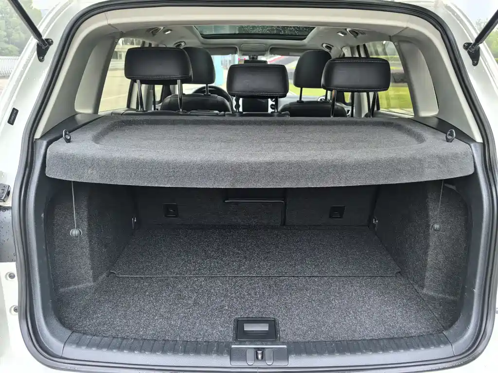 Volkswagen Tiguan 2019 — фото 15