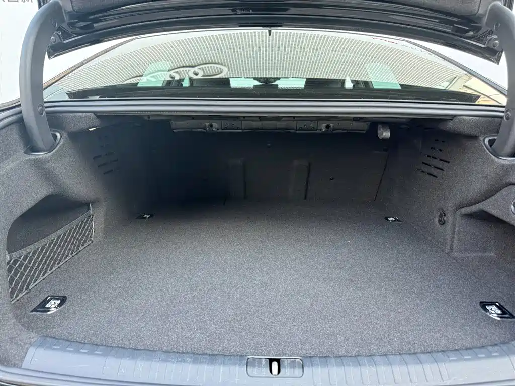 Audi A6L New Energy 2021 — фото 17