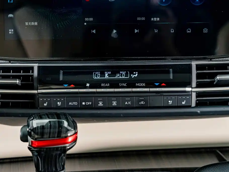 Toyota Sienna 2023 — фото 13
