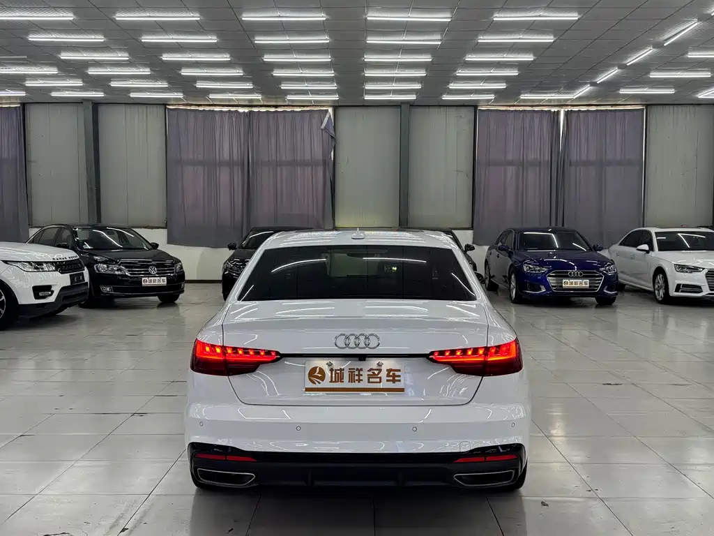 Audi A4L 2023 — фото 12
