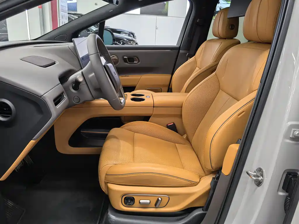 Li Auto i8 2025 — фото 10