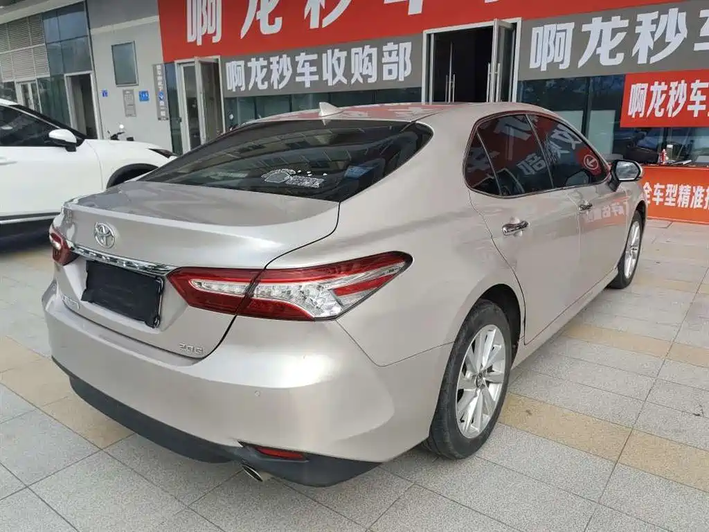 Toyota Camry 2022 — фото 8