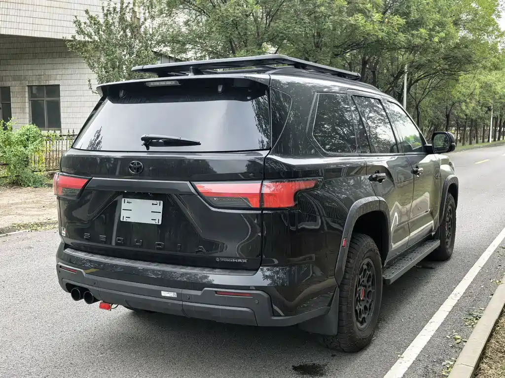 Toyota Sequoia — фото 7
