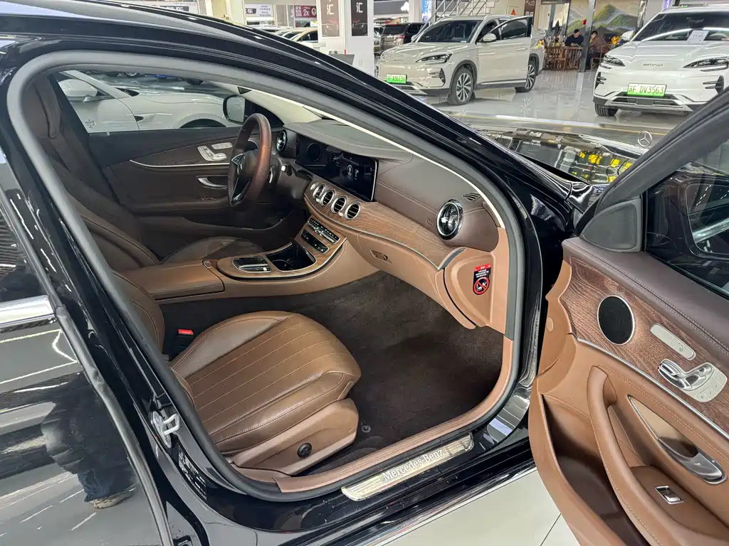Mercedes-Benz E-Class 2021 — фото 14