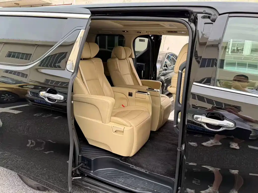 Toyota Alphard 2023 — фото 9
