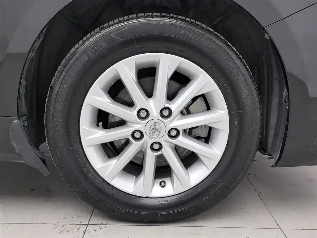 Toyota Camry 2016 — фото 17