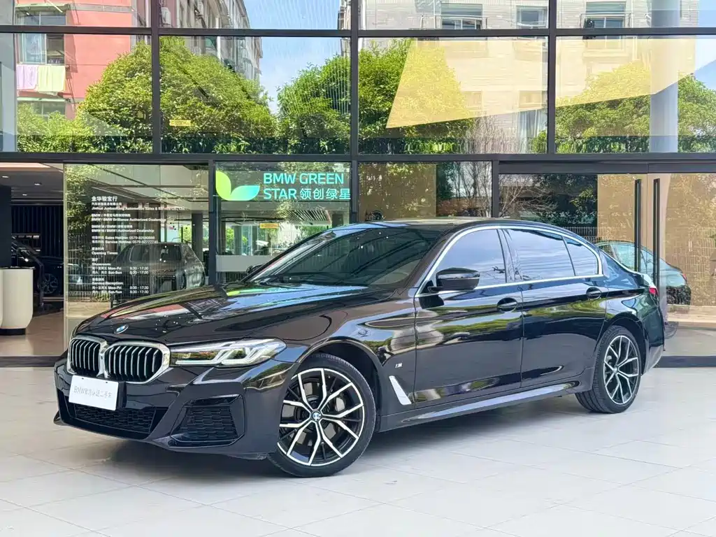 BMW 5 Series 2022 — фото 1