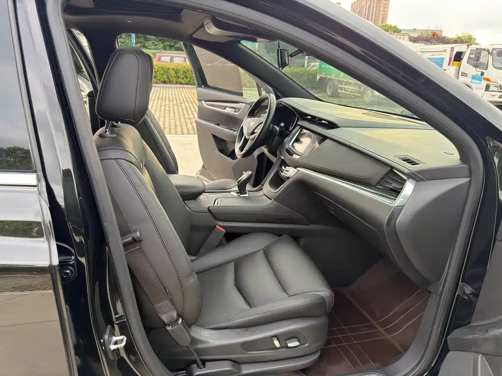 Cadillac XT5 2018 — фото 11