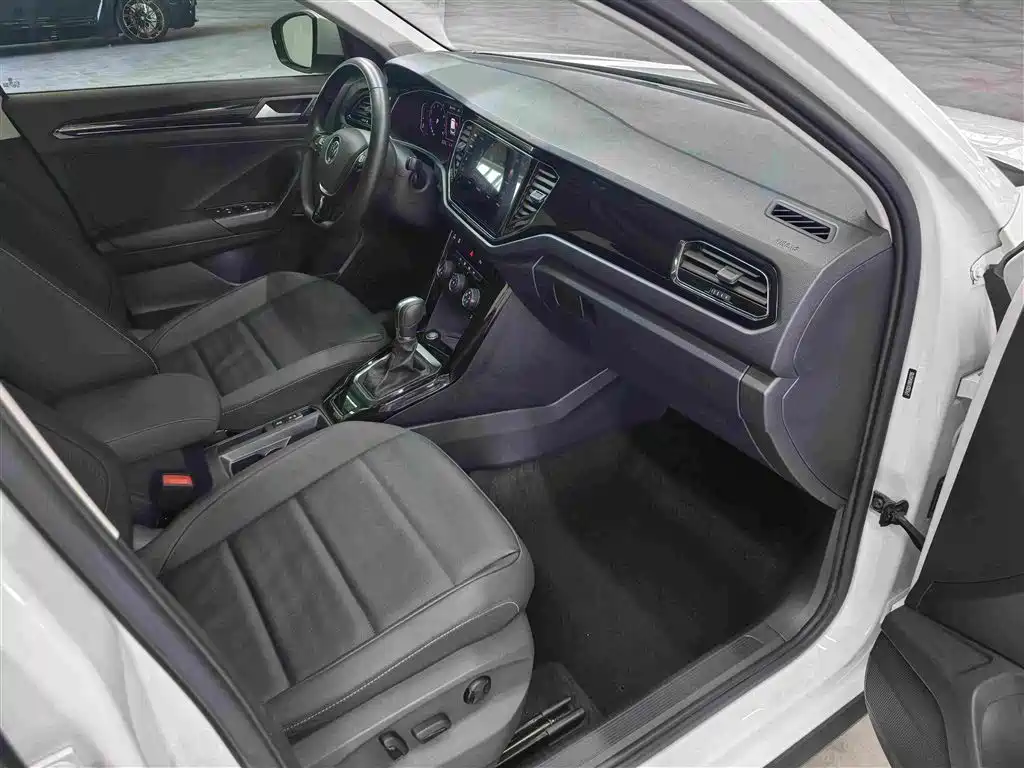 Volkswagen T-Roc 2023 — фото 12