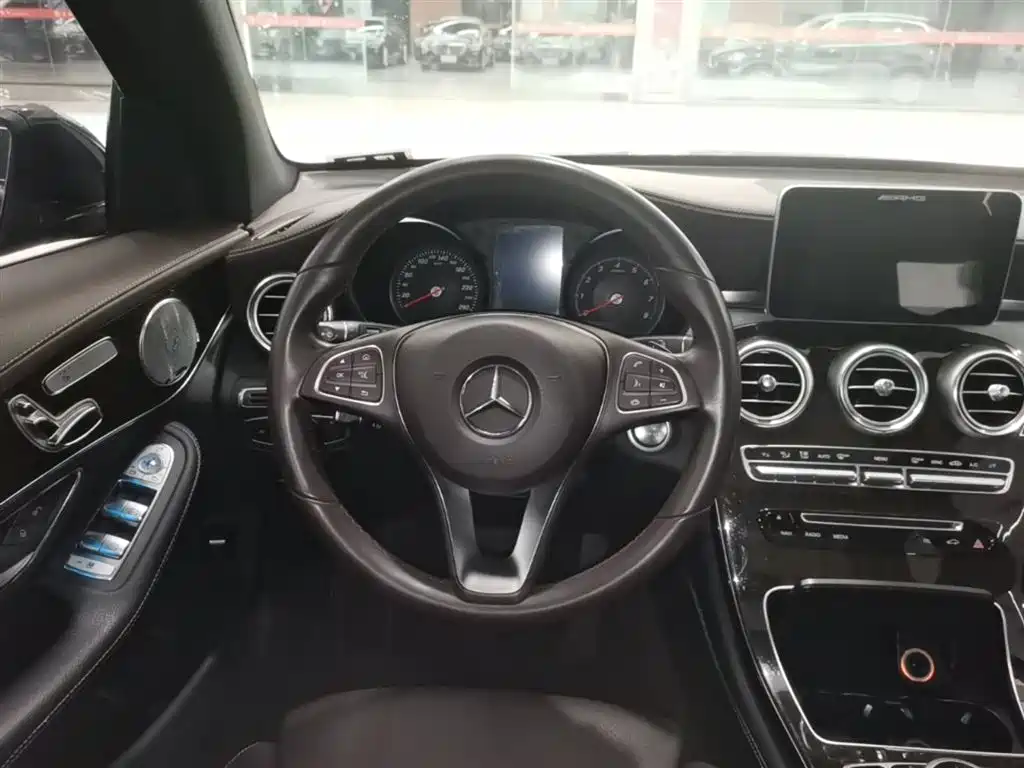 Mercedes-Benz GLC 2017 — фото 11