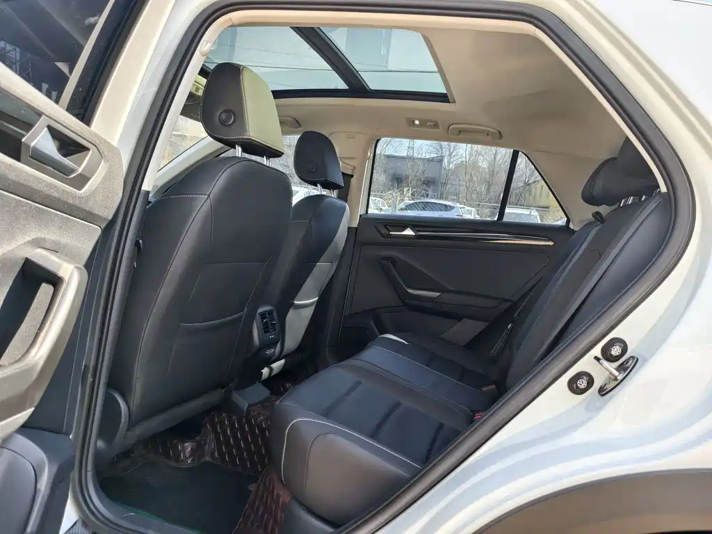 Volkswagen T-Roc 2023 — фото 14