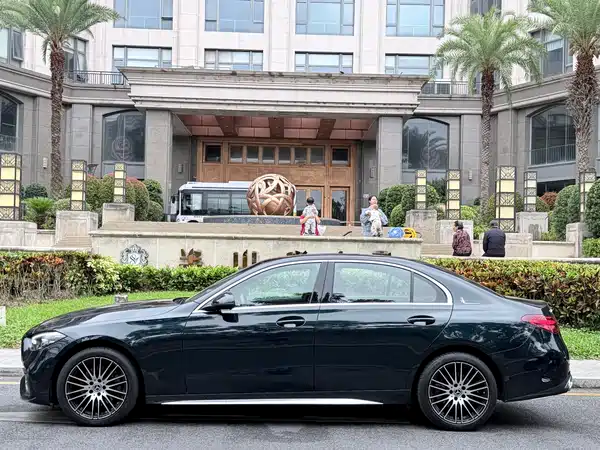 Mercedes-Benz C-Class 2024