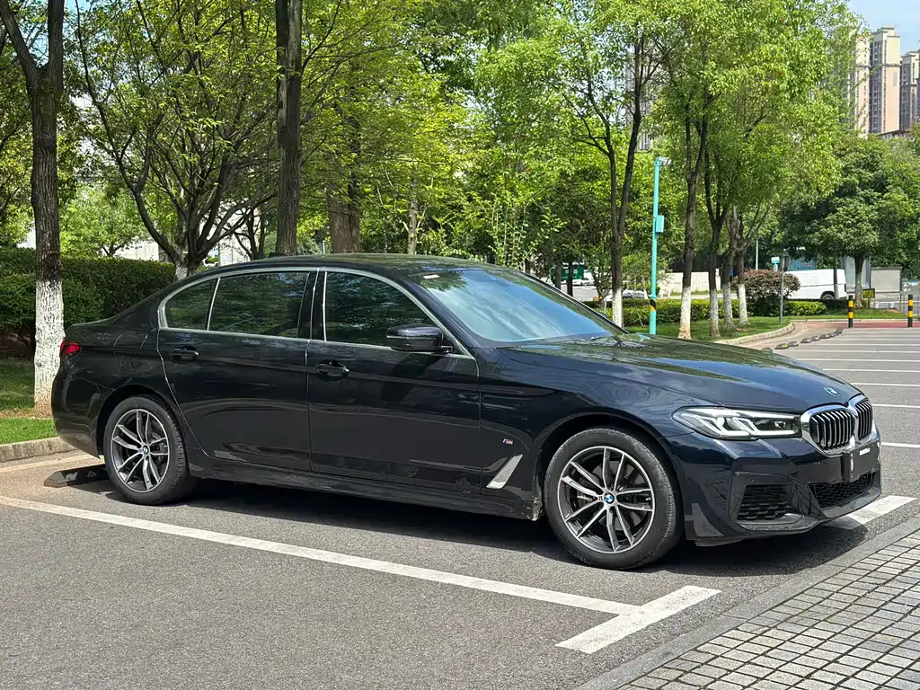 BMW 5 Series 2022 — фото 2