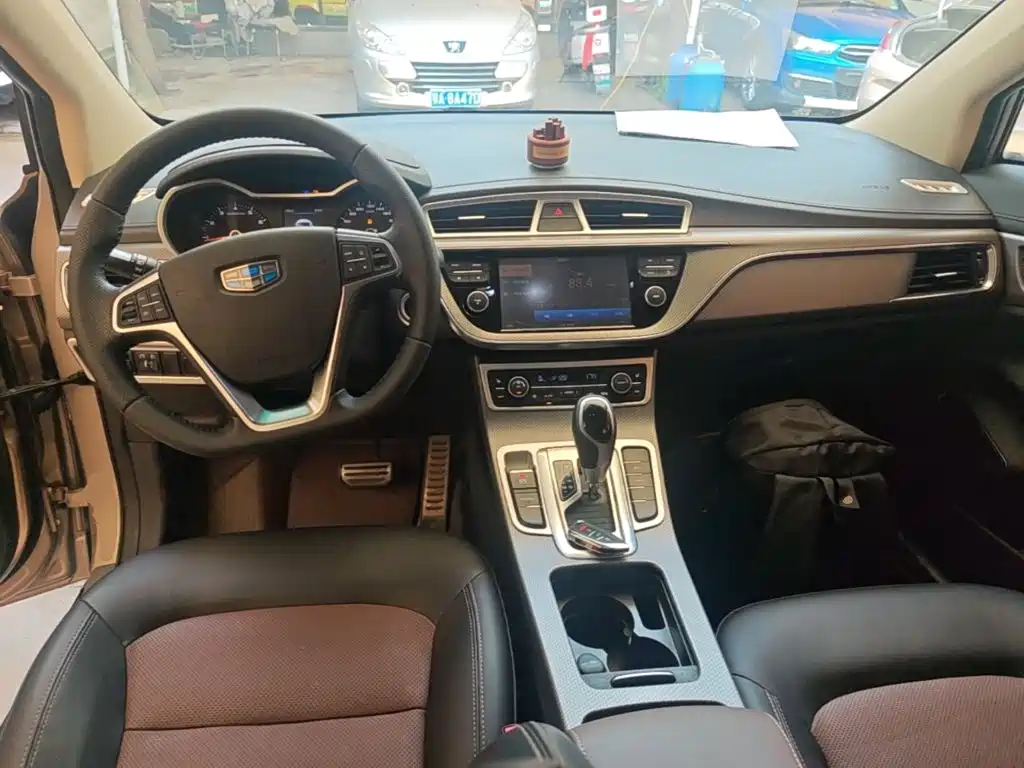 Geely Emgrand GS 2017 — фото 10