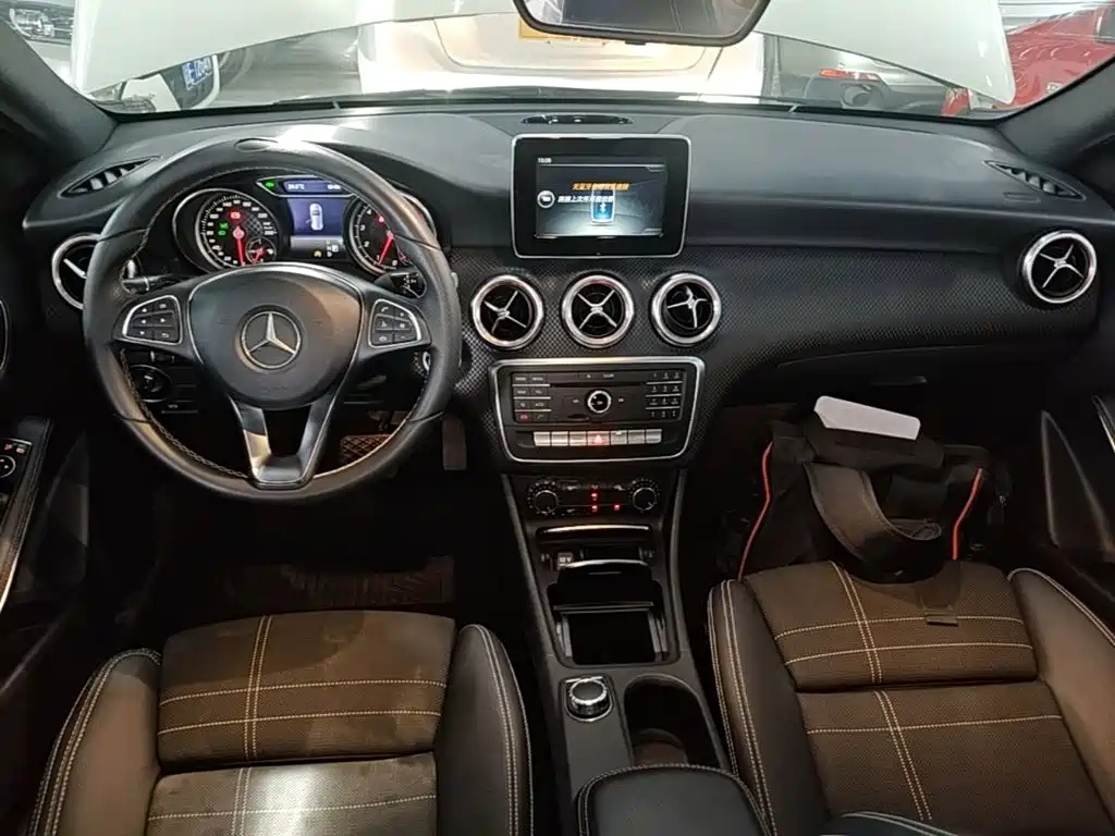 Mercedes-Benz A-Class 2017 — фото 10