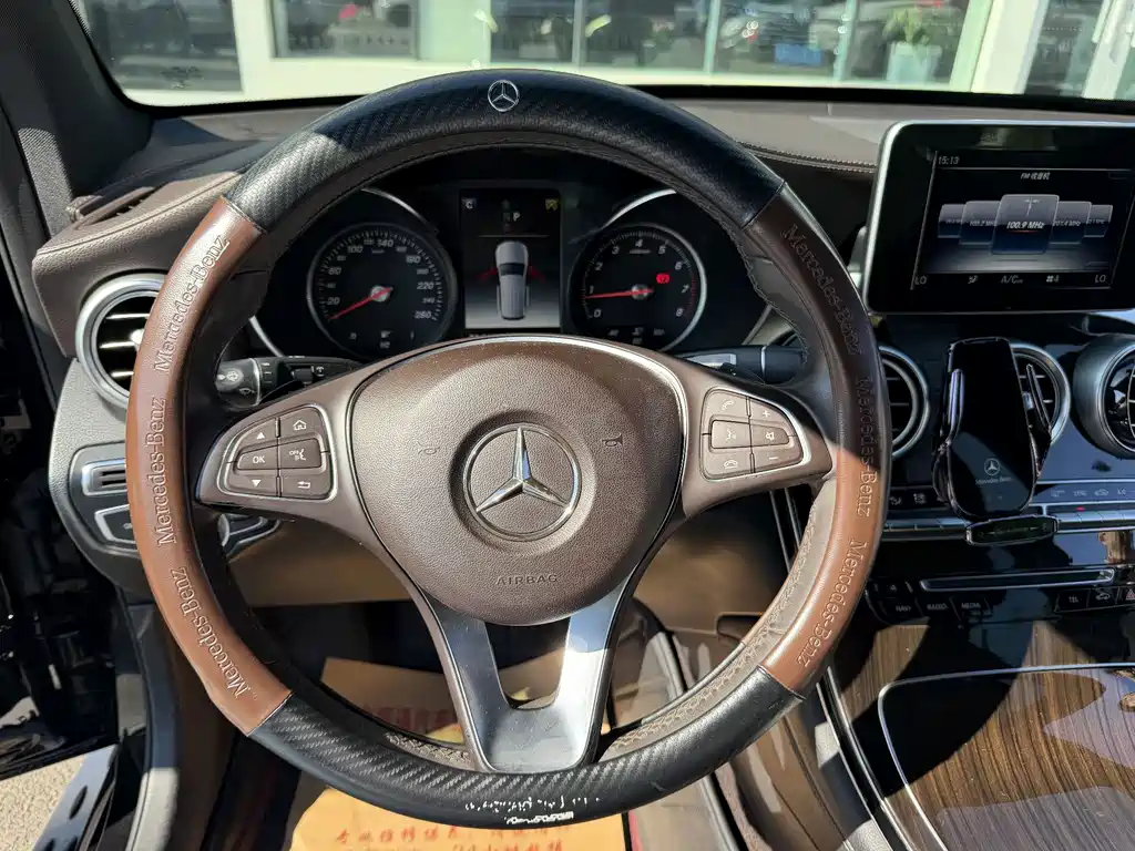 Mercedes-Benz GLC 2017 — фото 15