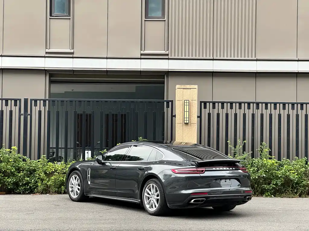 Porsche Panamera 2018 — фото 6