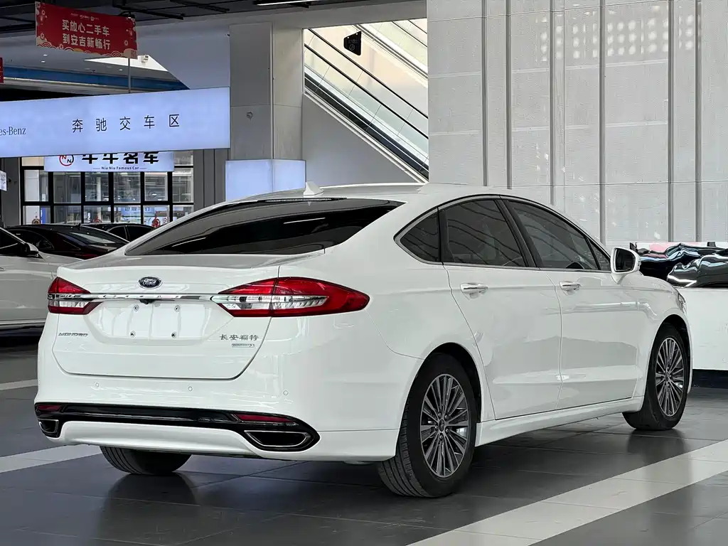 Ford Mondeo 2018 — фото 15