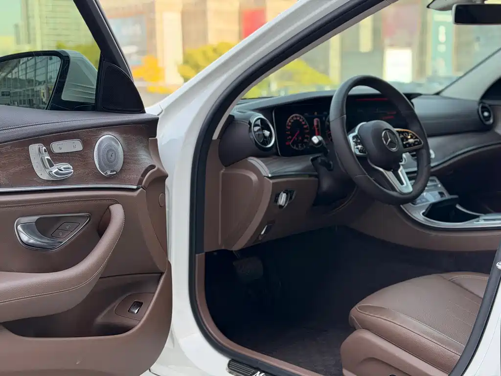 Mercedes-Benz E-Class 2020 — фото 12