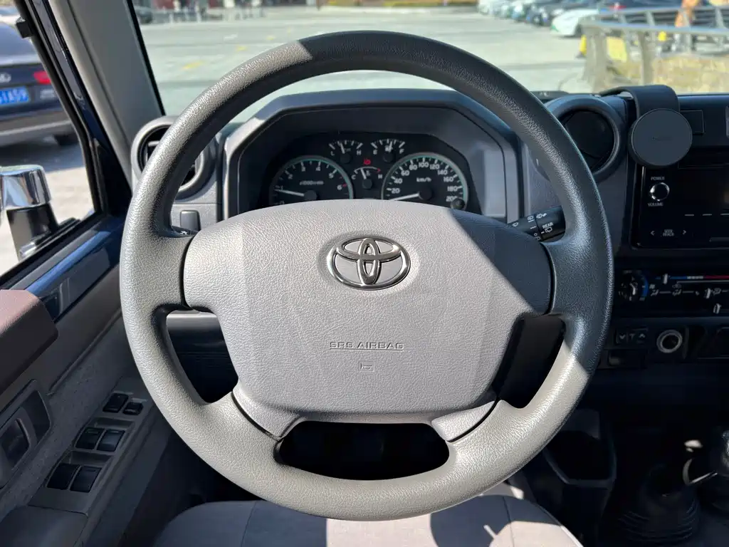 Toyota Land Cruiser 2019 — фото 16