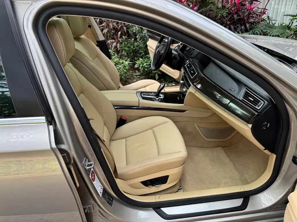 BMW 7 Series 2013 — фото 17