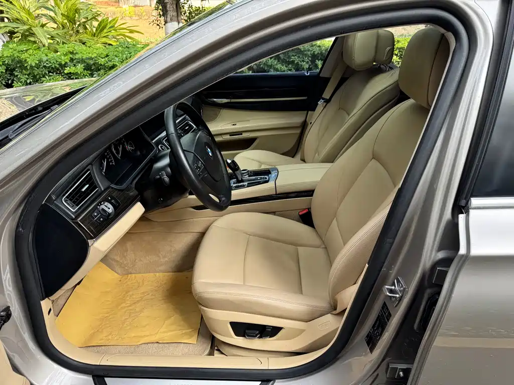 BMW 7 Series 2013 — фото 11