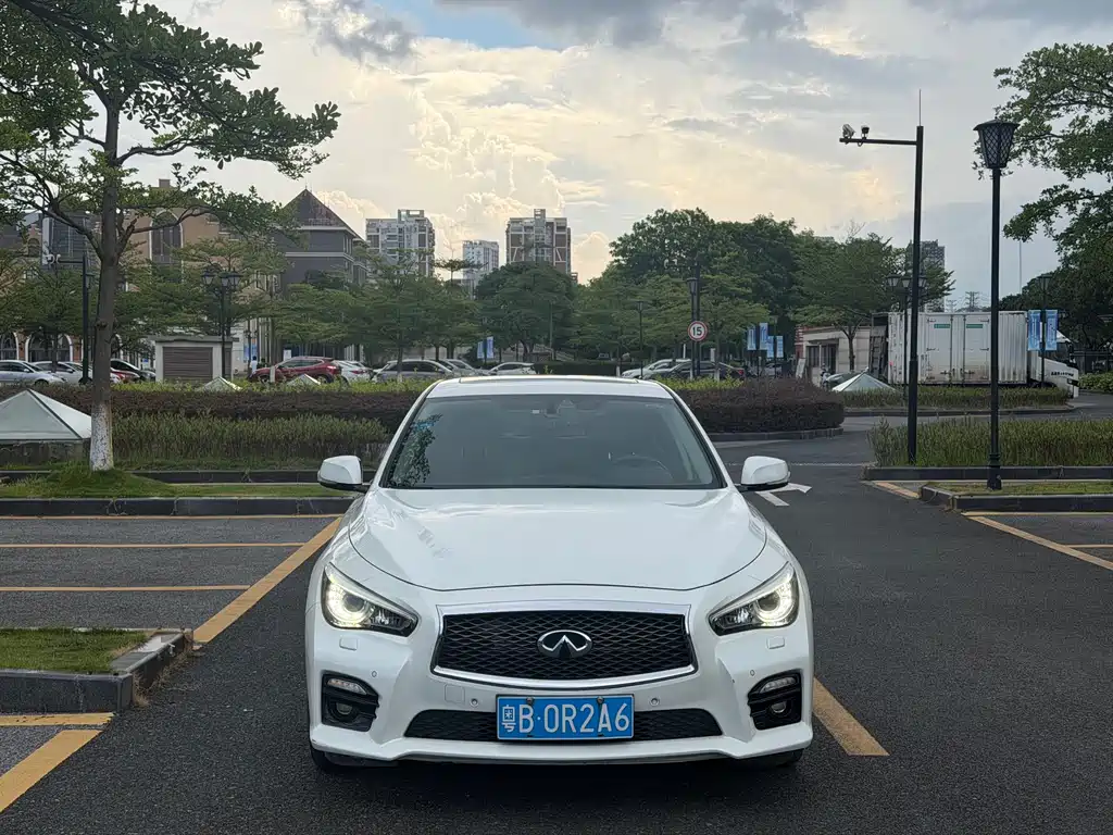 Infiniti Q50L 2015 — фото 2
